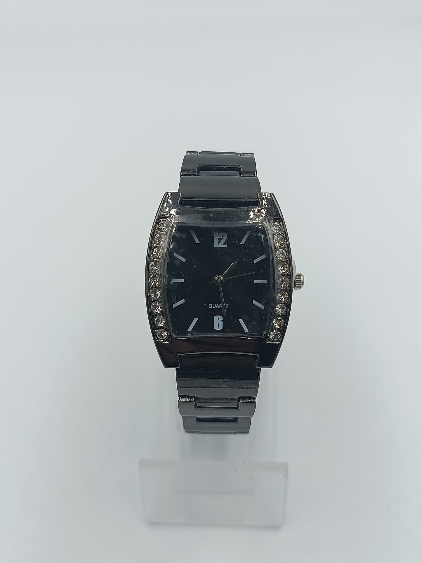 Schwarze Quarzuhr mit Strassbesatz