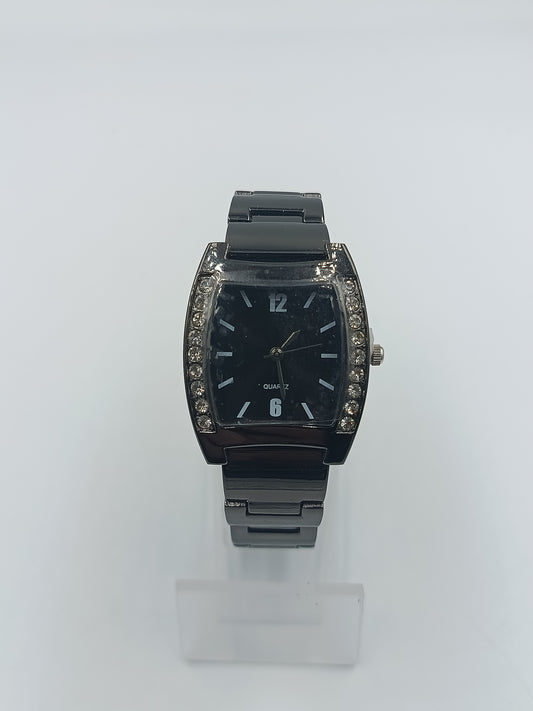 Schwarze Quarzuhr mit Strassbesatz
