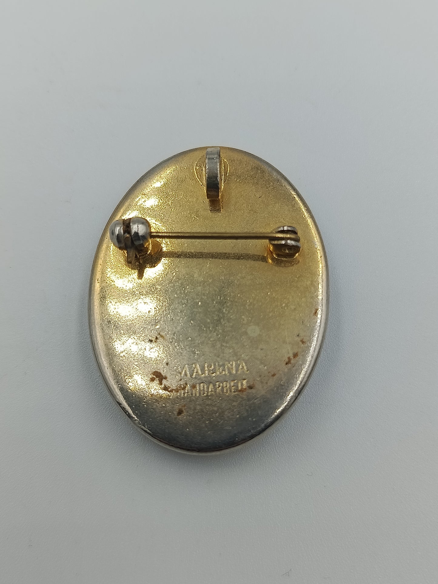 Vintage-Brosche mit Naturstein und Ziersteinen