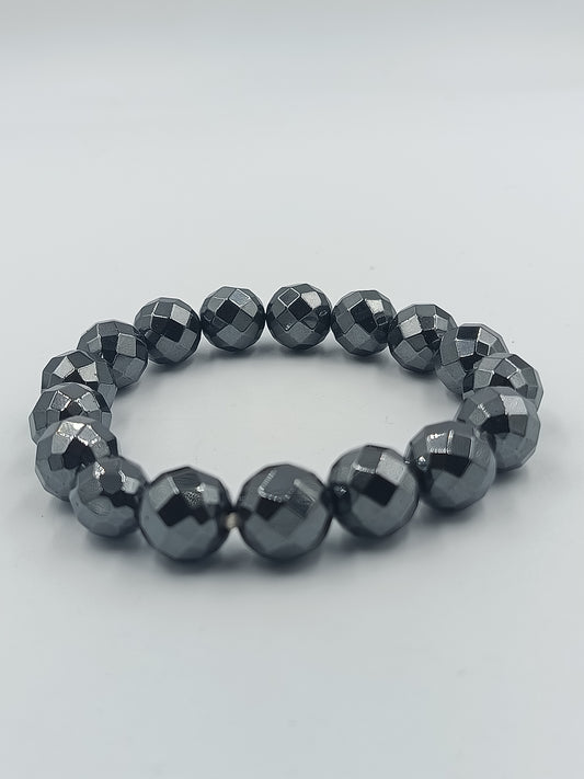 Edles Hämatit-Armband mit Facettenschliff