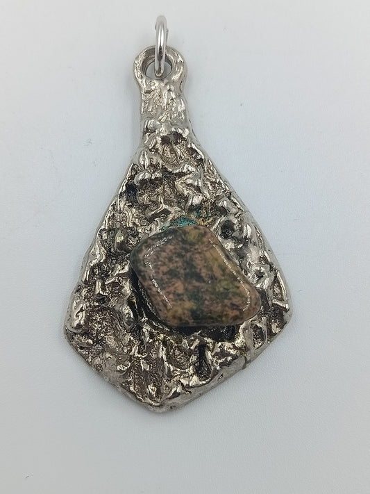 Vintage-Anhänger mit Naturstein