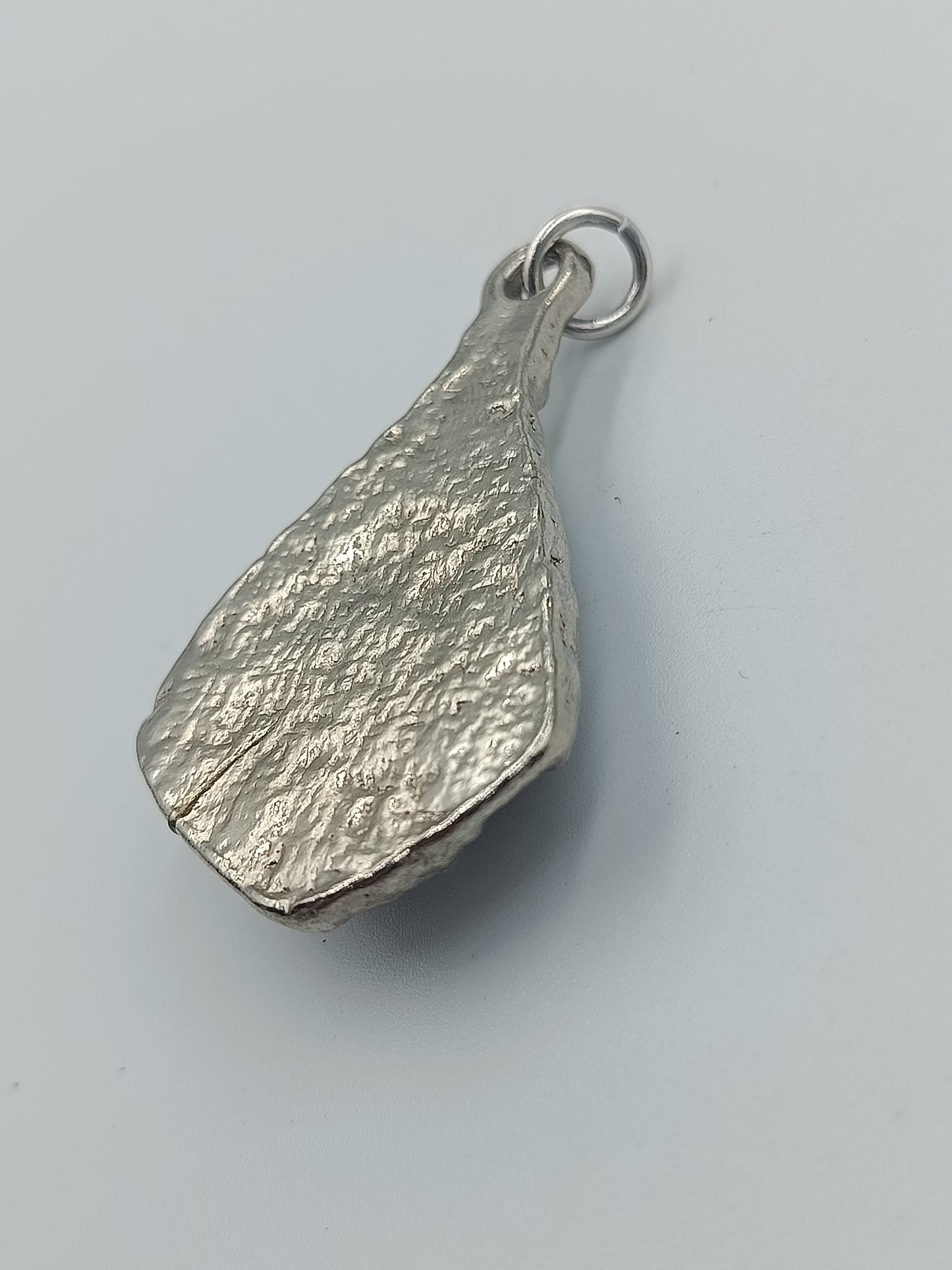 Vintage-Anhänger mit Naturstein