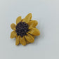 Handgemachte Sonnenblumen-Brosche