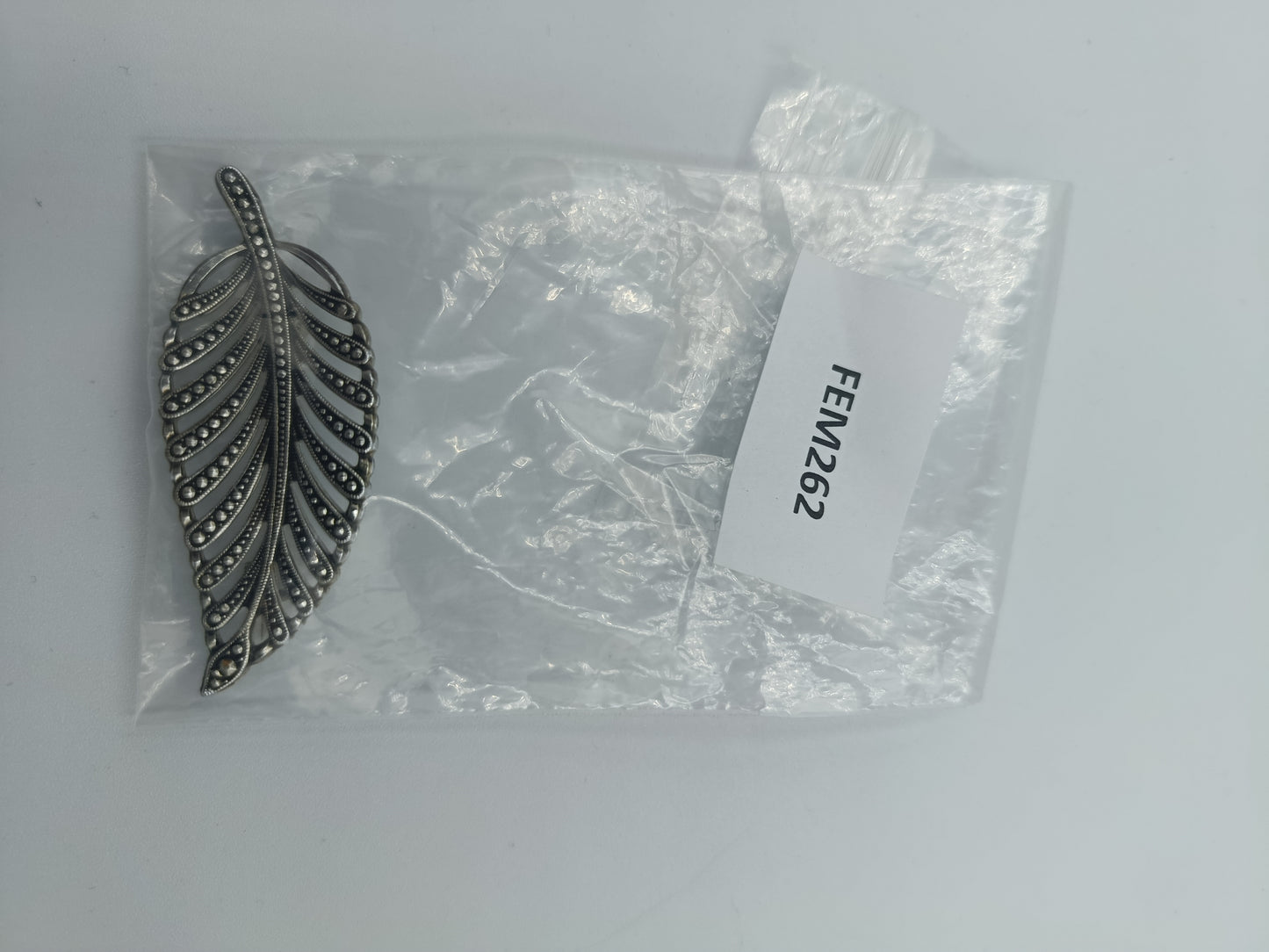 Filigrane Blätter-Brosche in Silberoptik mit Markasit