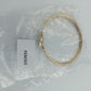 Elegantes Goldfarbenes Armreif mit Perlenbesatz