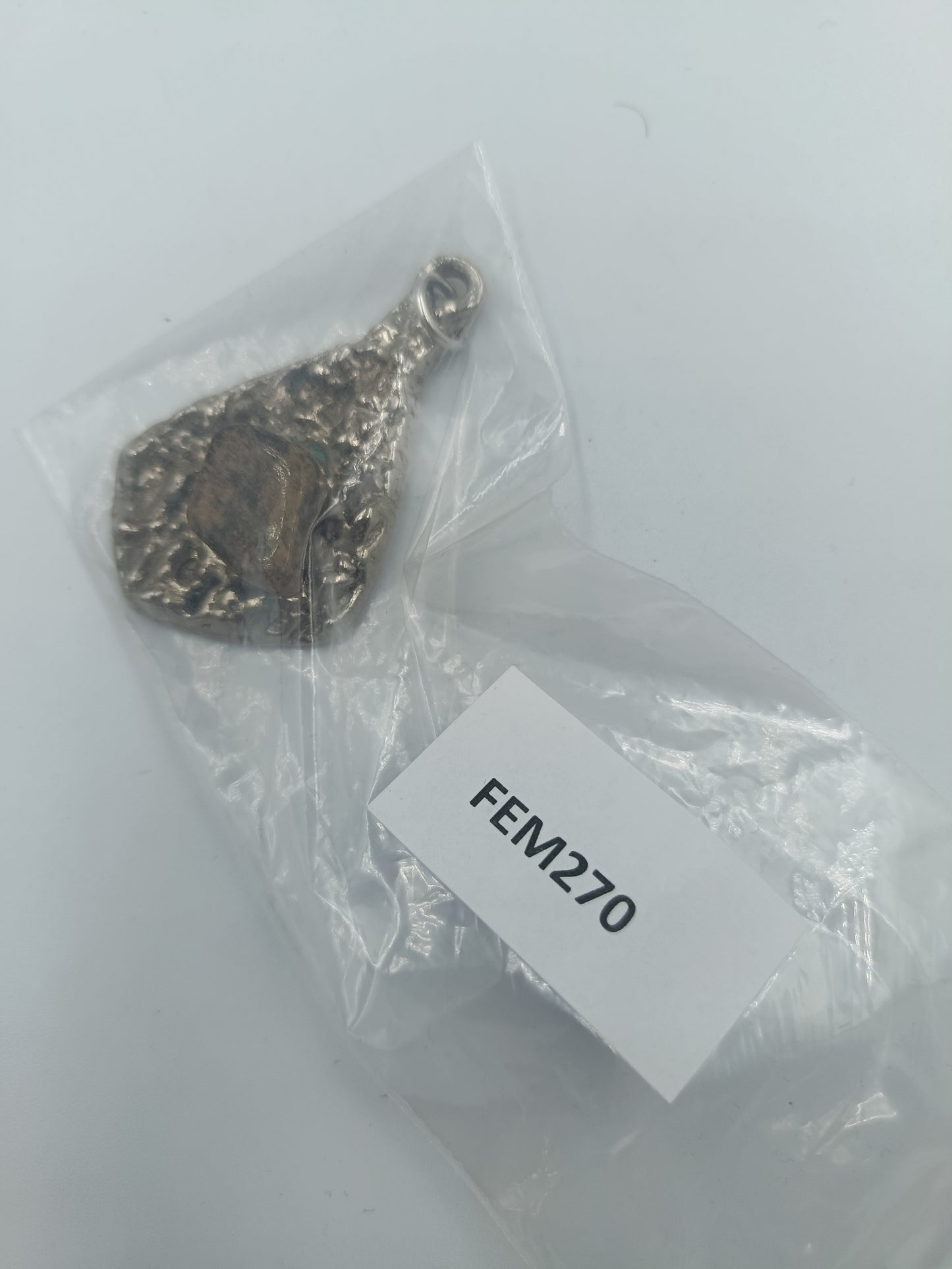 Vintage-Anhänger mit Naturstein