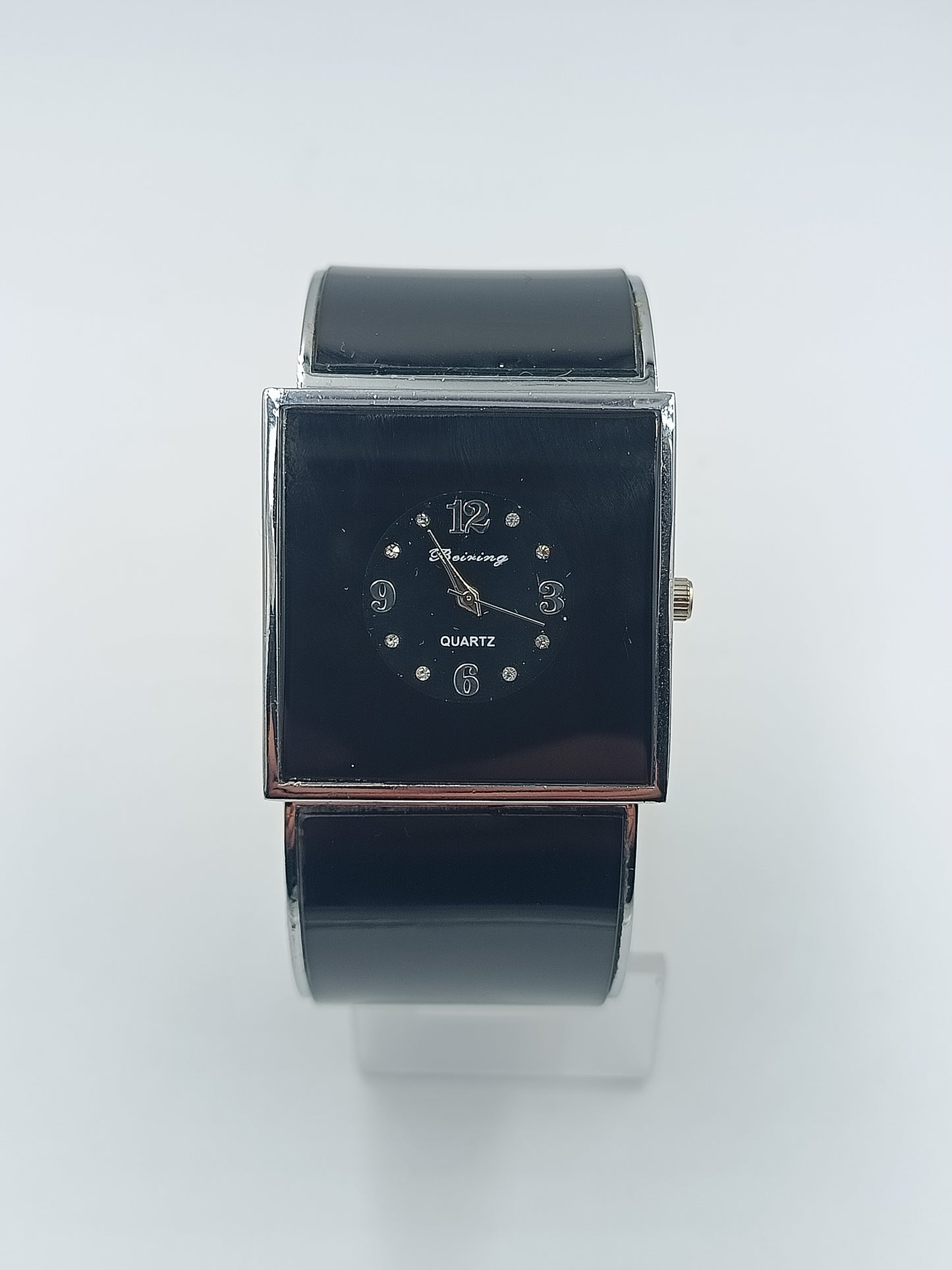 Elegante Armspange-Uhr in Schwarz und Silber