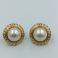 Klassische Clip-Ohrringe mit großen Perlen in Goldoptik