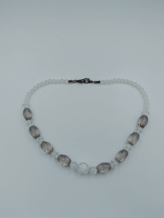 Elegante Glasperlenkette in Rauchgrau und Kristallklar
