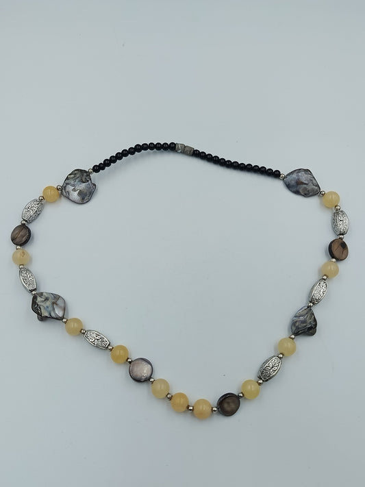 Naturstein-Kette mit Muschelelementen und Silberoptik-Perlen