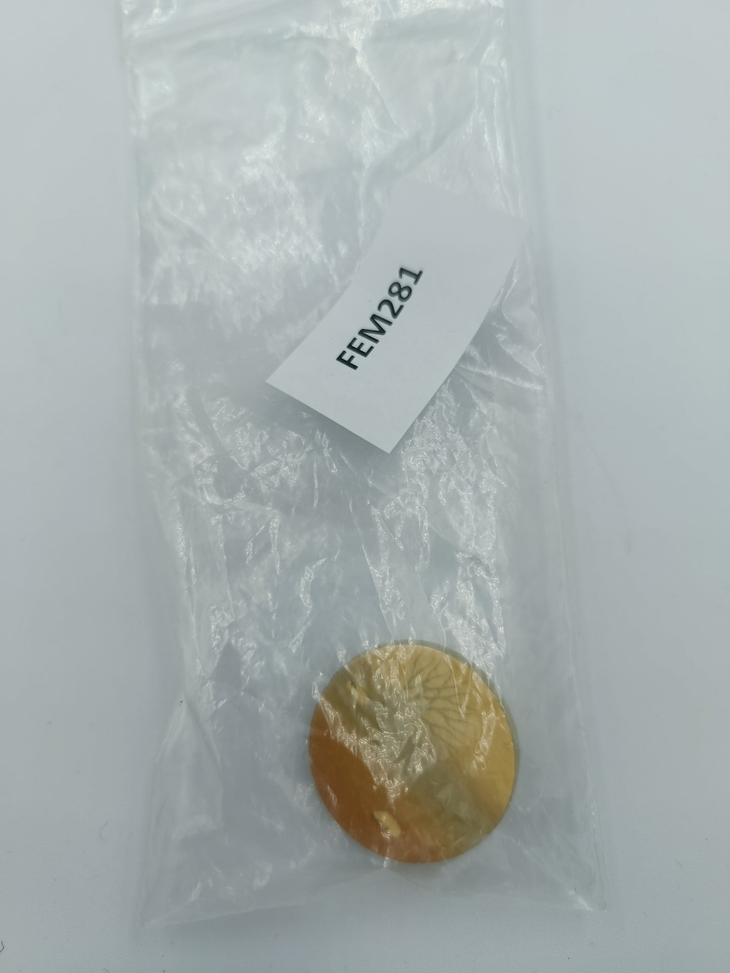 Handbemalte runde Brosche mit Landschaftsmotiv