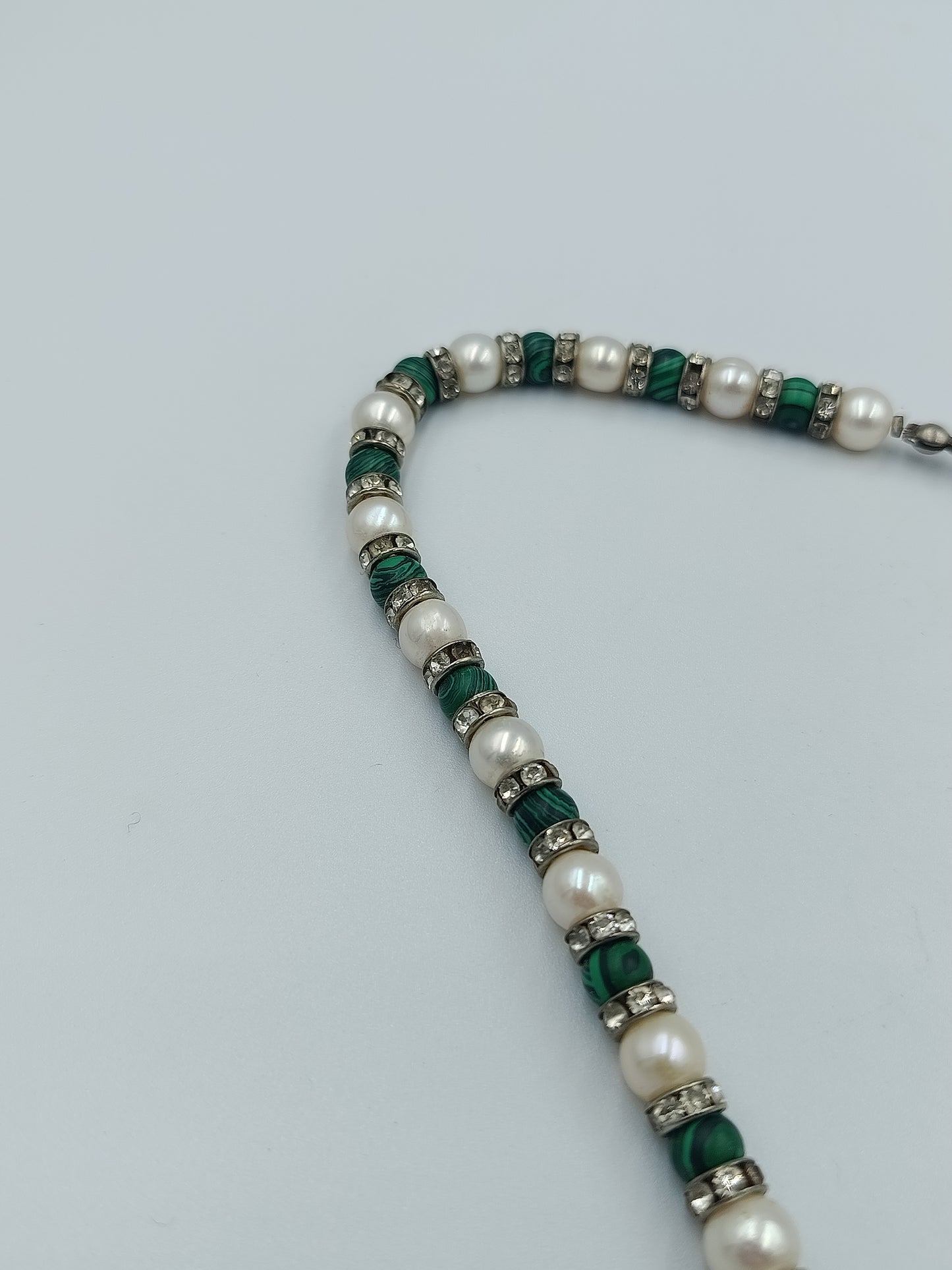 Perlenkette mit Malachit-Optik & Strass, magnetischer Verschluss