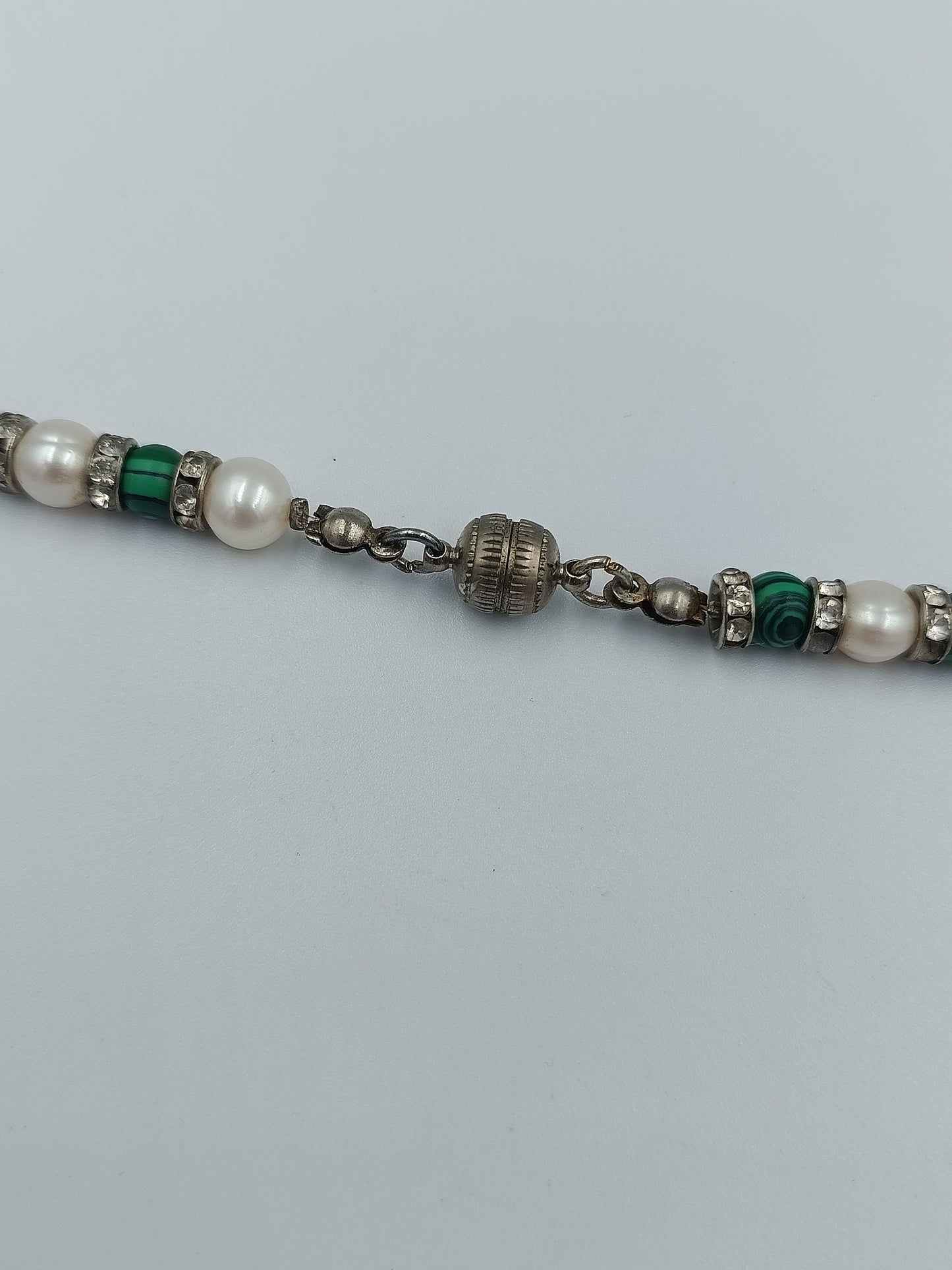 Perlenkette mit Malachit-Optik & Strass, magnetischer Verschluss