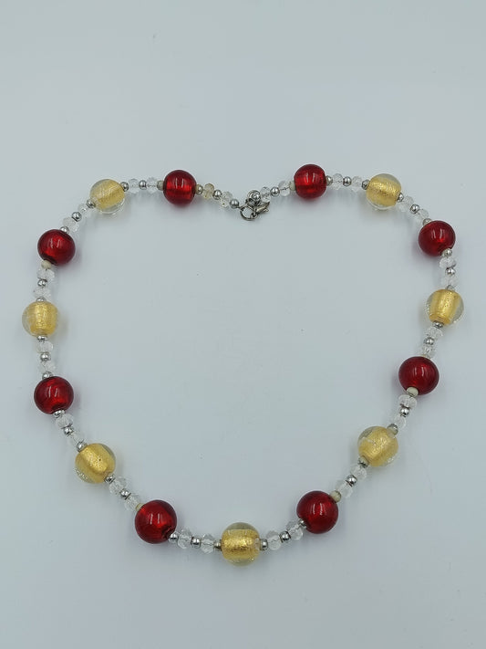 Glasperlenkette in Rot & Gold mit Silberdetails