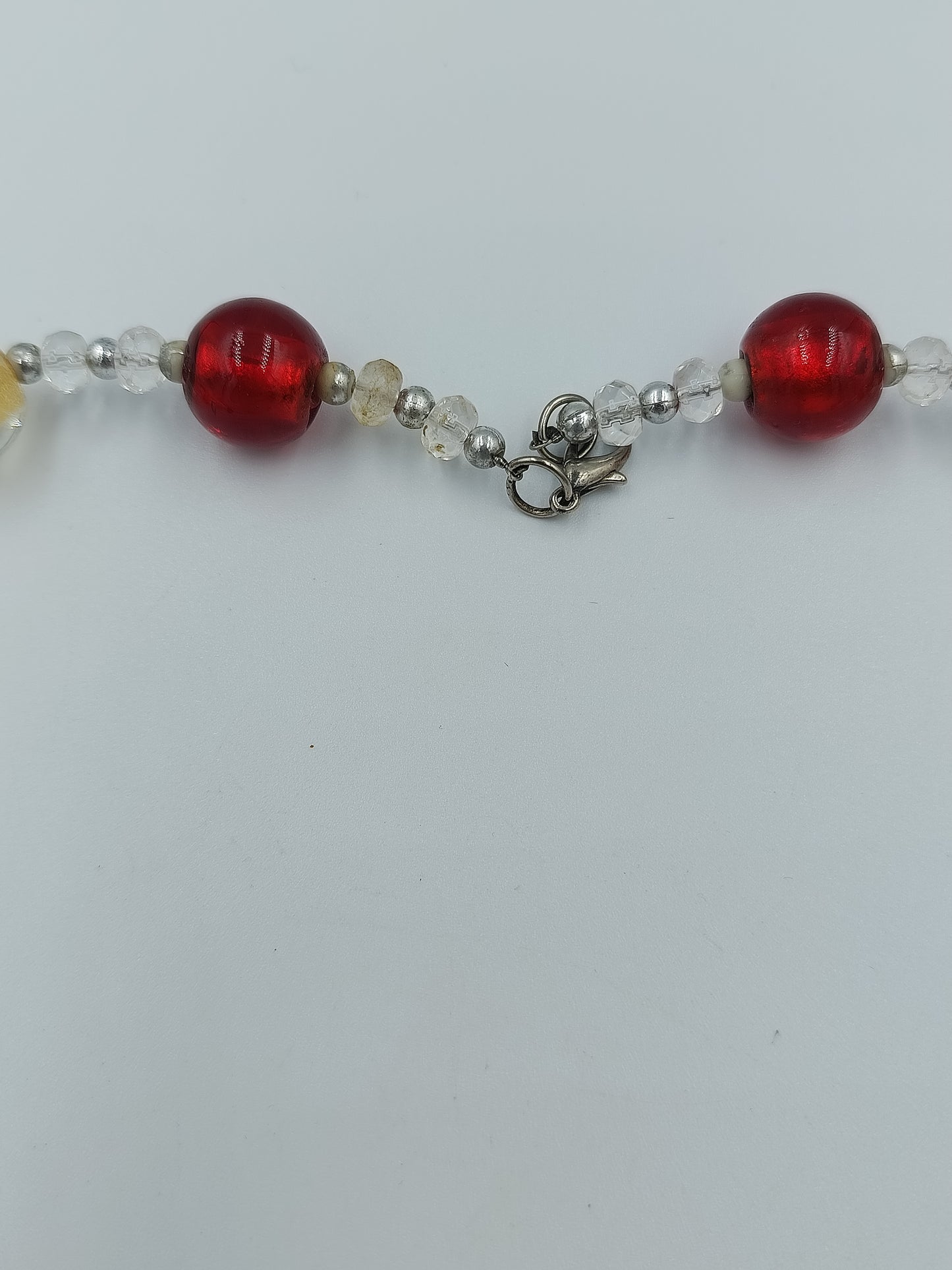 Glasperlenkette in Rot & Gold mit Silberdetails