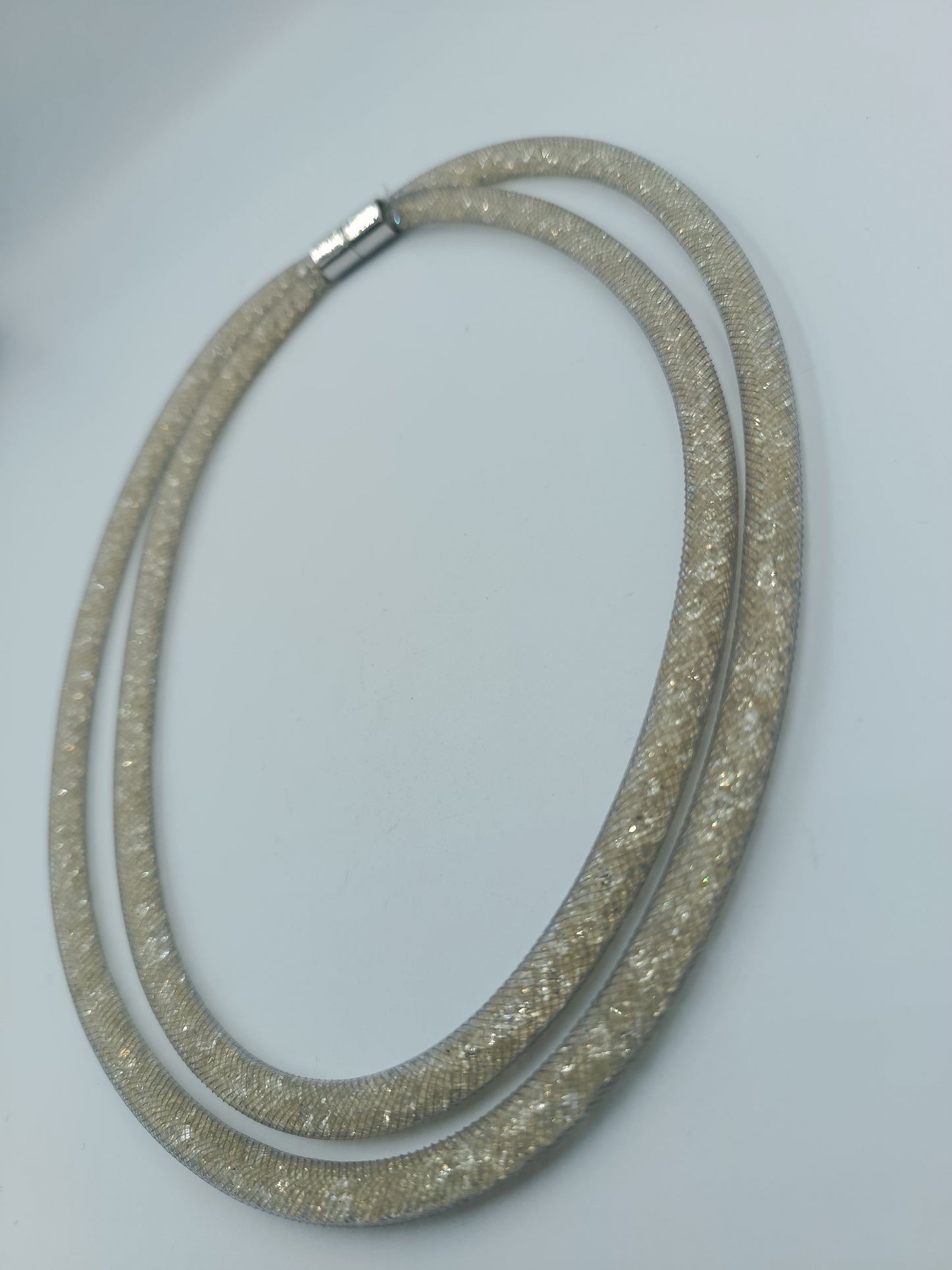 Glitzernde Mesh-Kette in Champagnergold mit Magnetverschluss