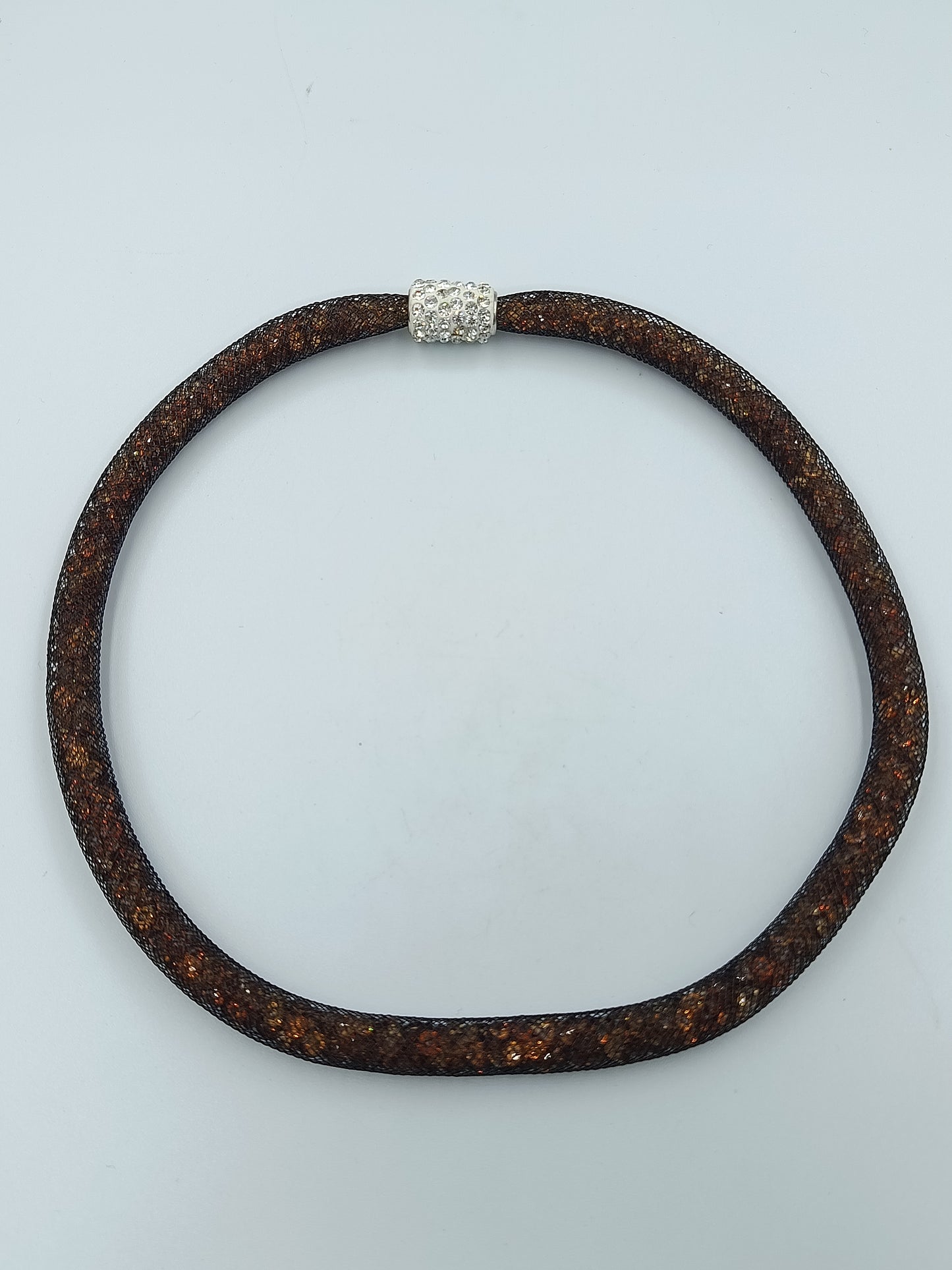 Funkelnde Mesh-Kette in Braun mit Strass-Magnetverschluss