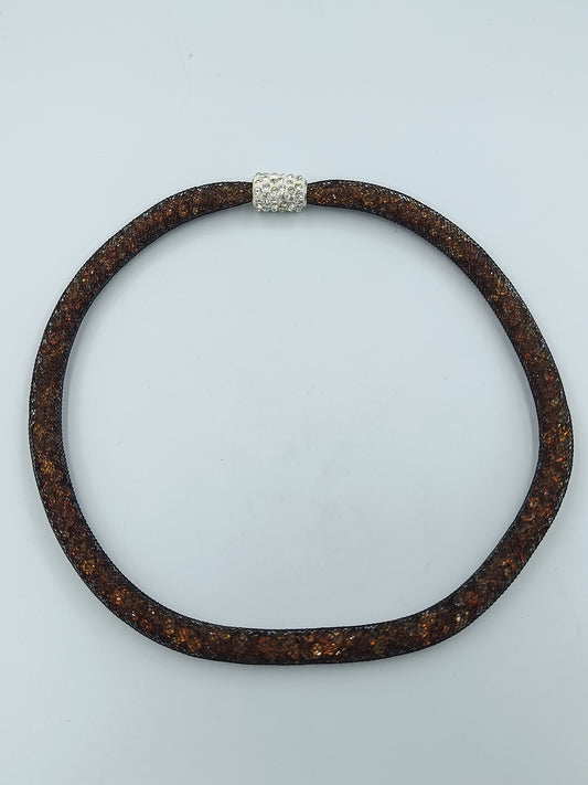 Funkelnde Mesh-Kette in Braun mit Strass-Magnetverschluss