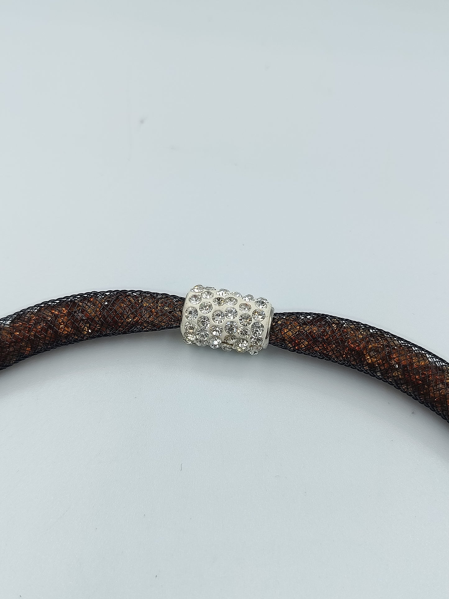 Funkelnde Mesh-Kette in Braun mit Strass-Magnetverschluss
