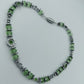 Halskette mit grünen Glasperlen & Metall-Elementen