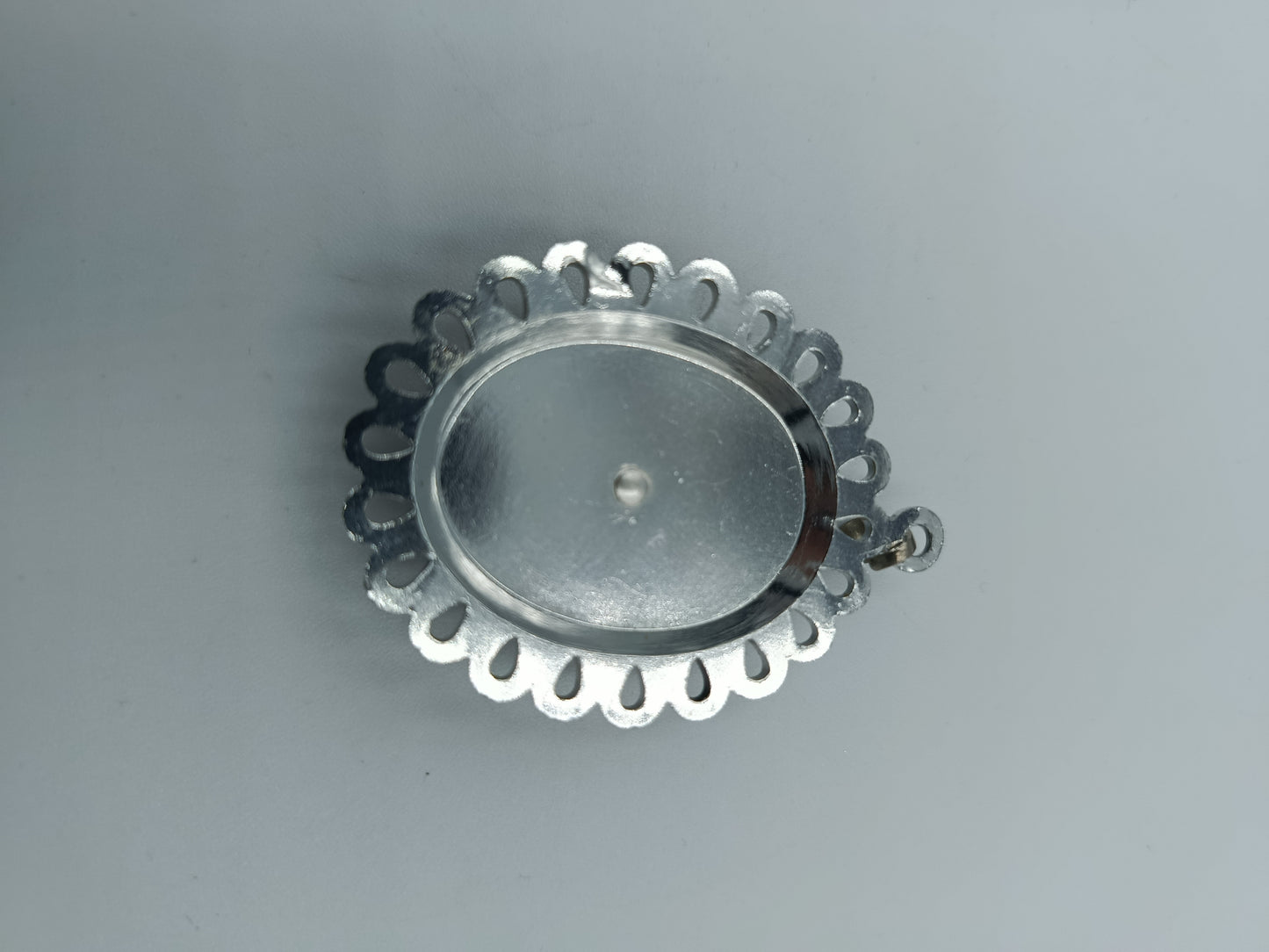 Anhänger mit Edelweiß-Motiv & Zierfassung