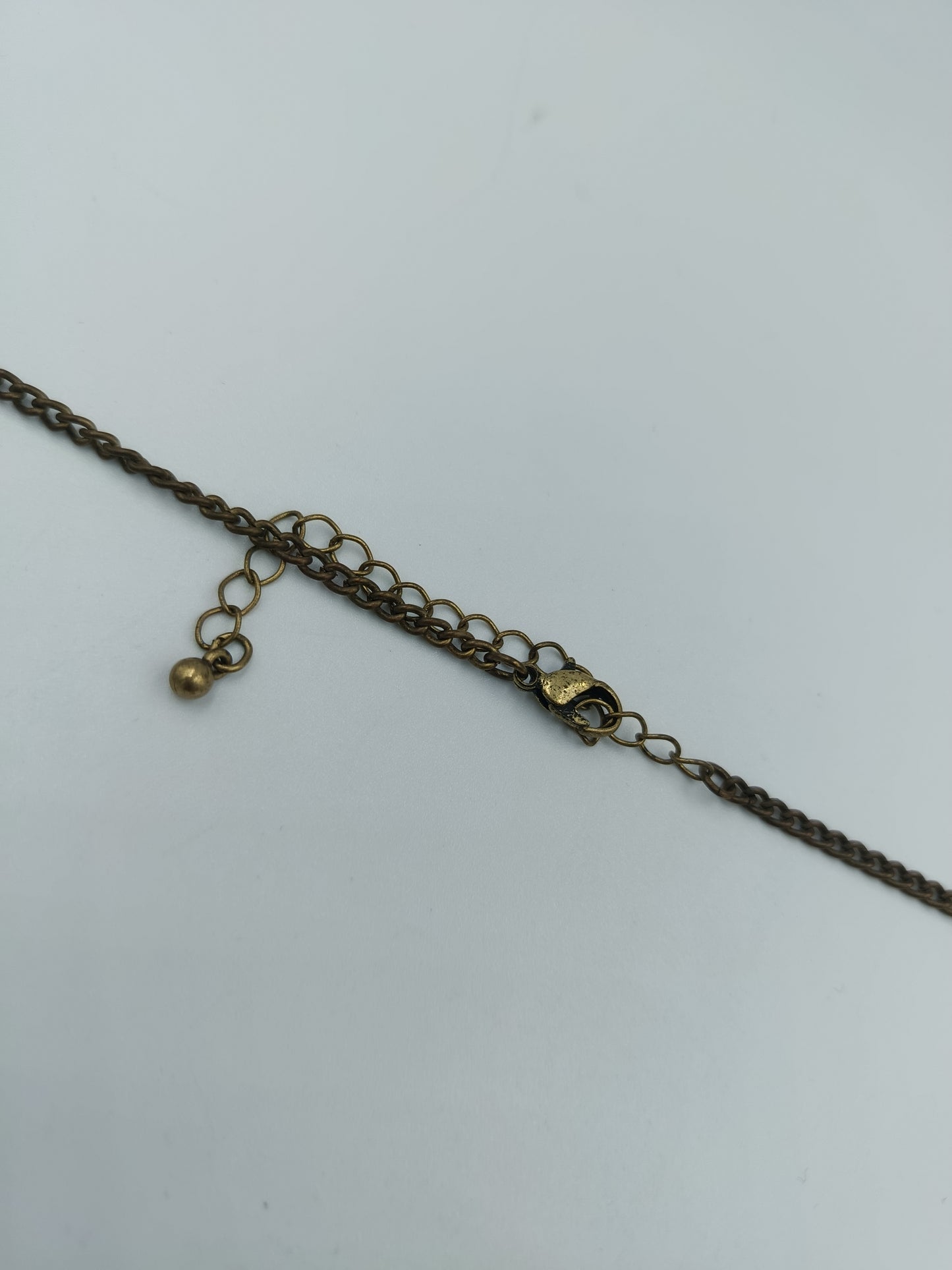 Statement-Halskette im ägyptischen Stil mit Flügel-Design