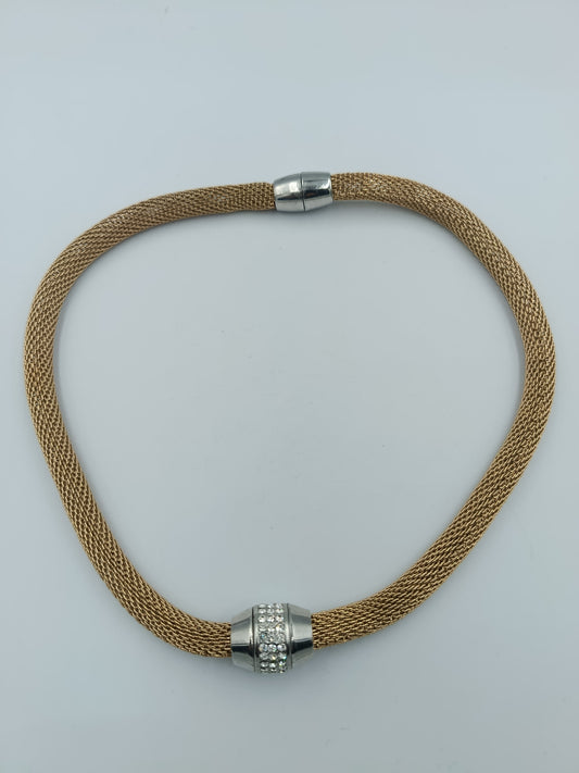 Elegante Mesh-Halskette in Goldoptik mit Strass-Magnetverschluss