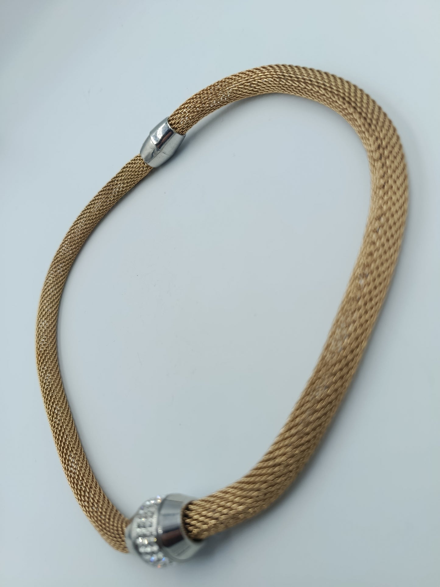 Elegante Mesh-Halskette in Goldoptik mit Strass-Magnetverschluss