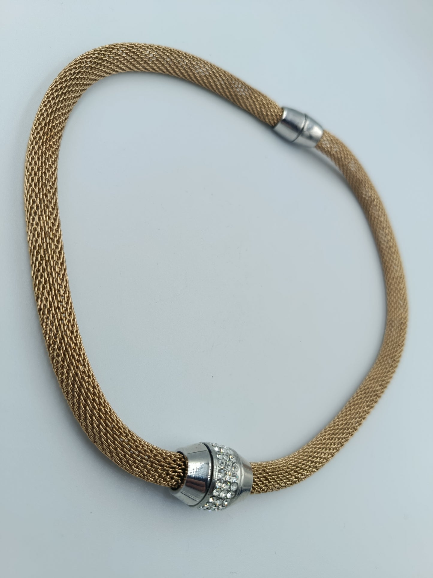 Elegante Mesh-Halskette in Goldoptik mit Strass-Magnetverschluss