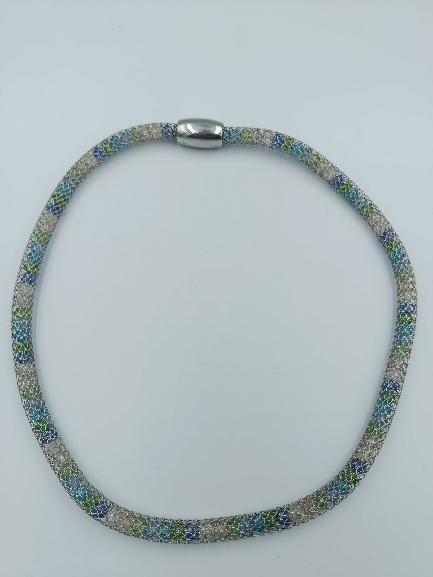 Mesh-Halskette mit Blau-Grün Muster