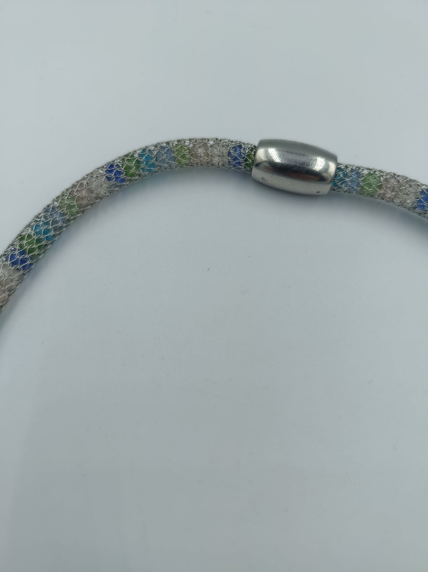 Mesh-Halskette mit Blau-Grün Muster