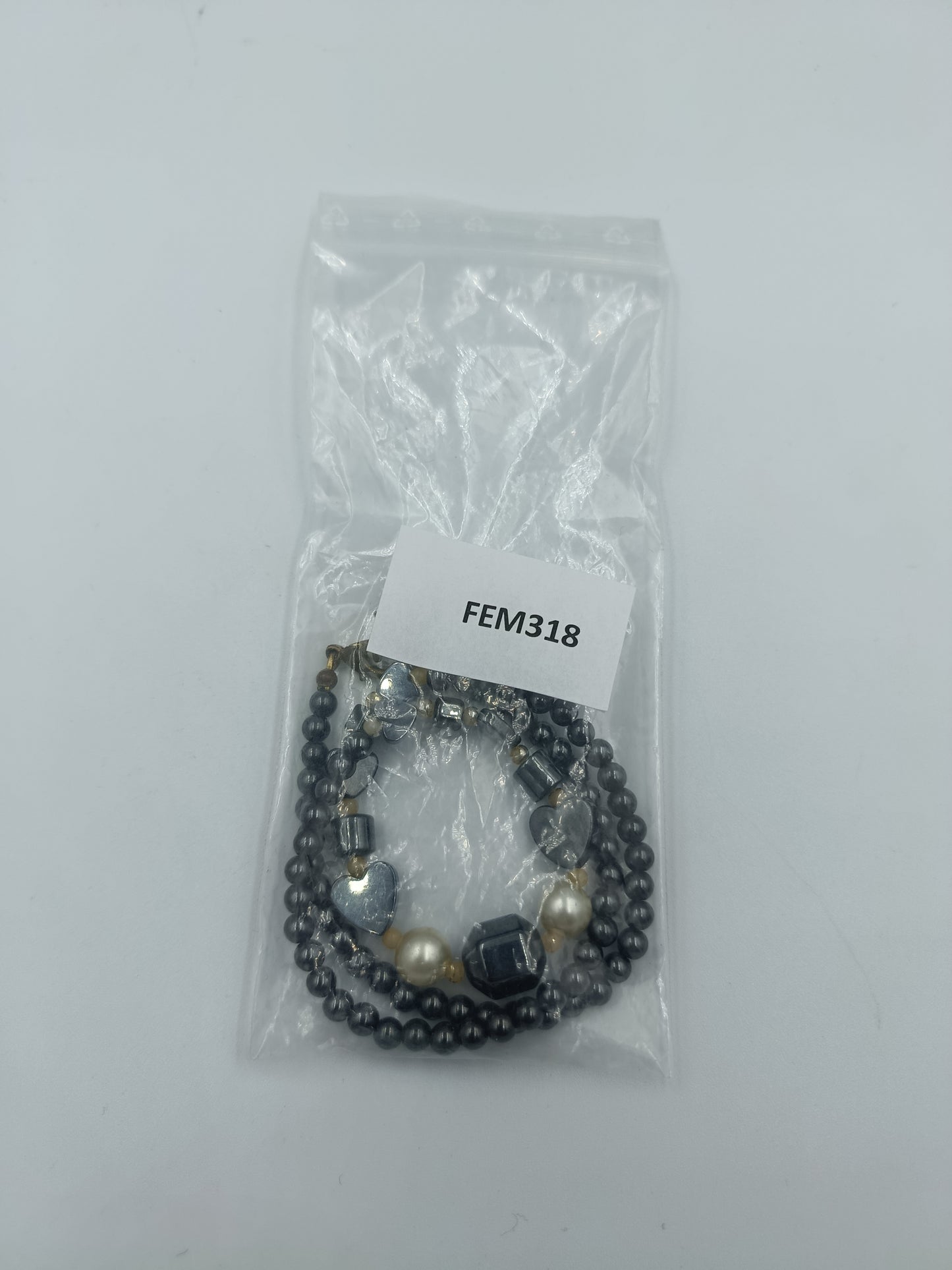 Elegante Hämatit-Perlenkette mit Herz-Elementen