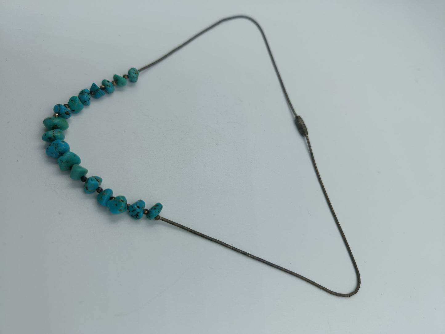 Feine Halskette mit echten Türkis-Splittern