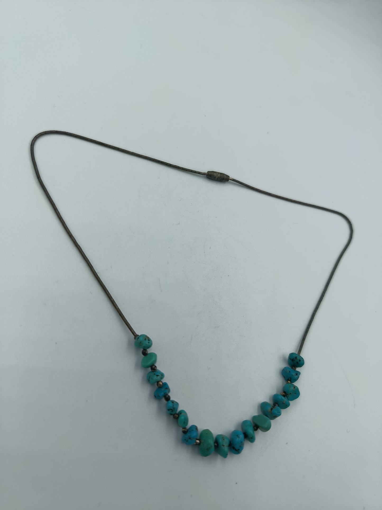 Feine Halskette mit echten Türkis-Splittern