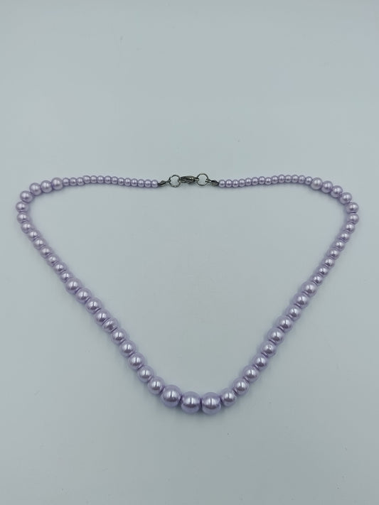 Zarte Perlenkette in Flieder-Optik