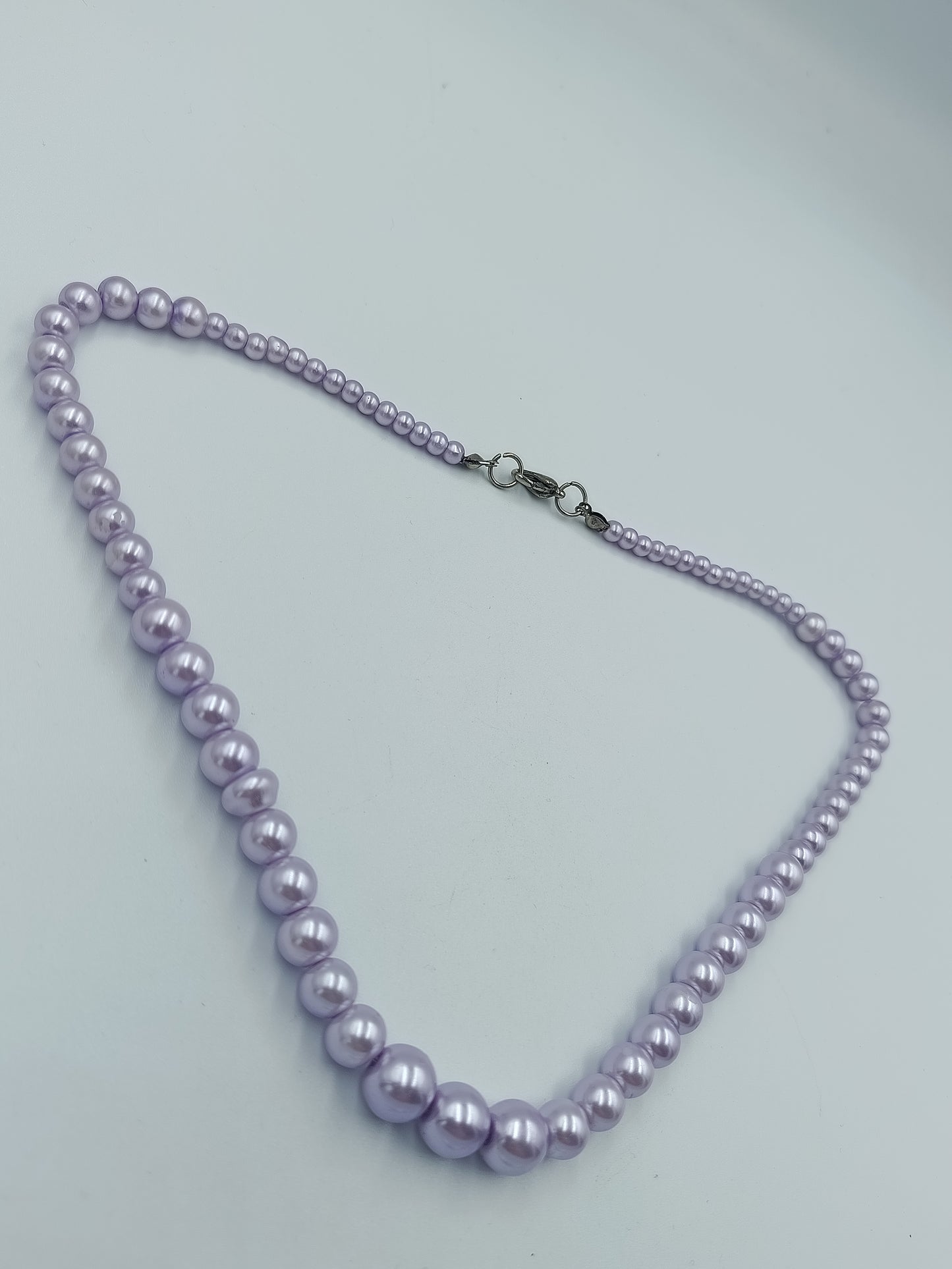 Zarte Perlenkette in Flieder-Optik