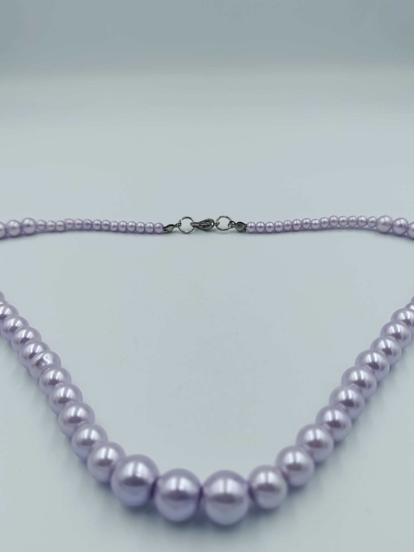 Zarte Perlenkette in Flieder-Optik