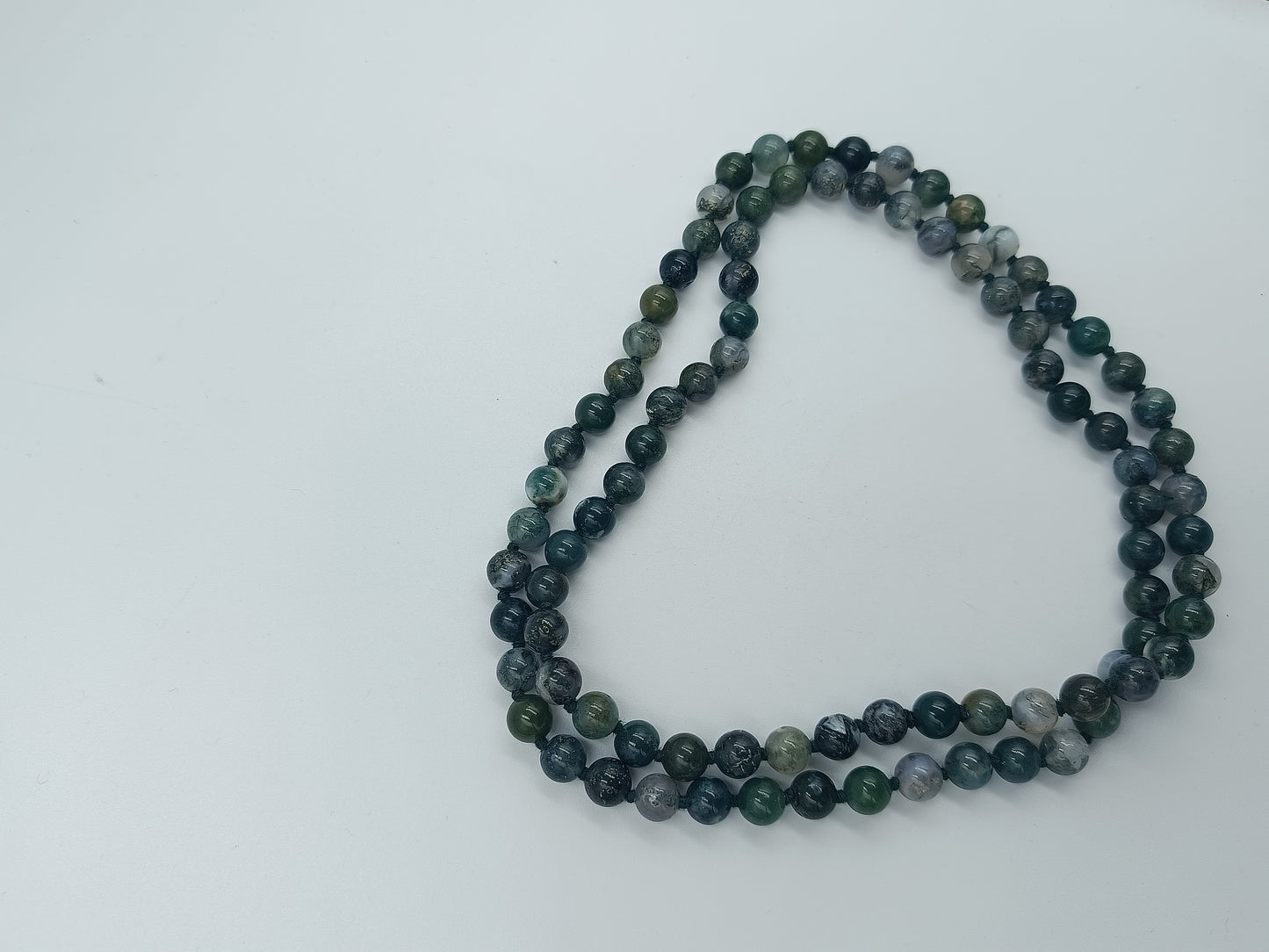 Edelstein-Kette aus Moosachat in Grüntönen