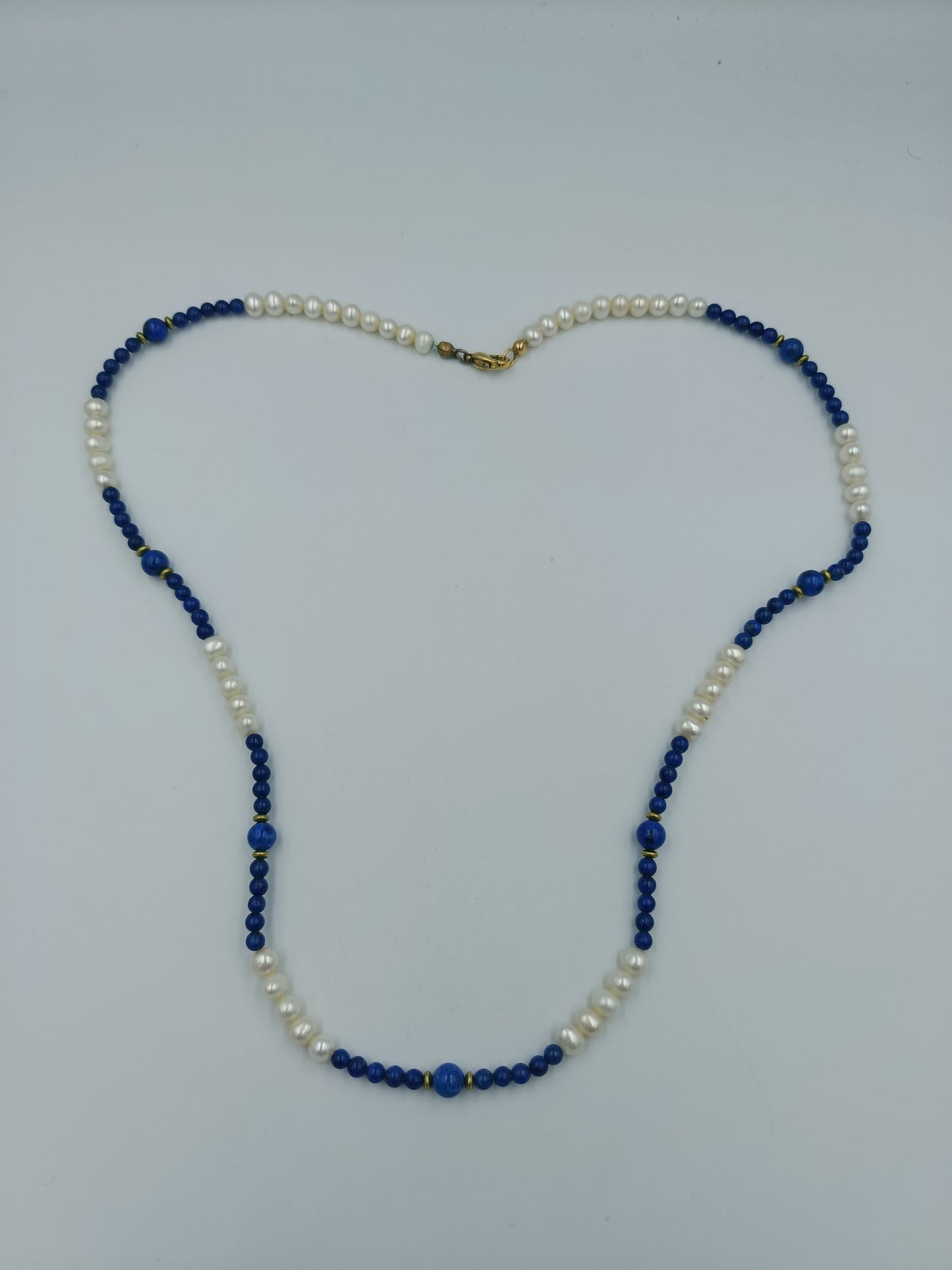 Perlenkette mit Lapislazuli-Elementen