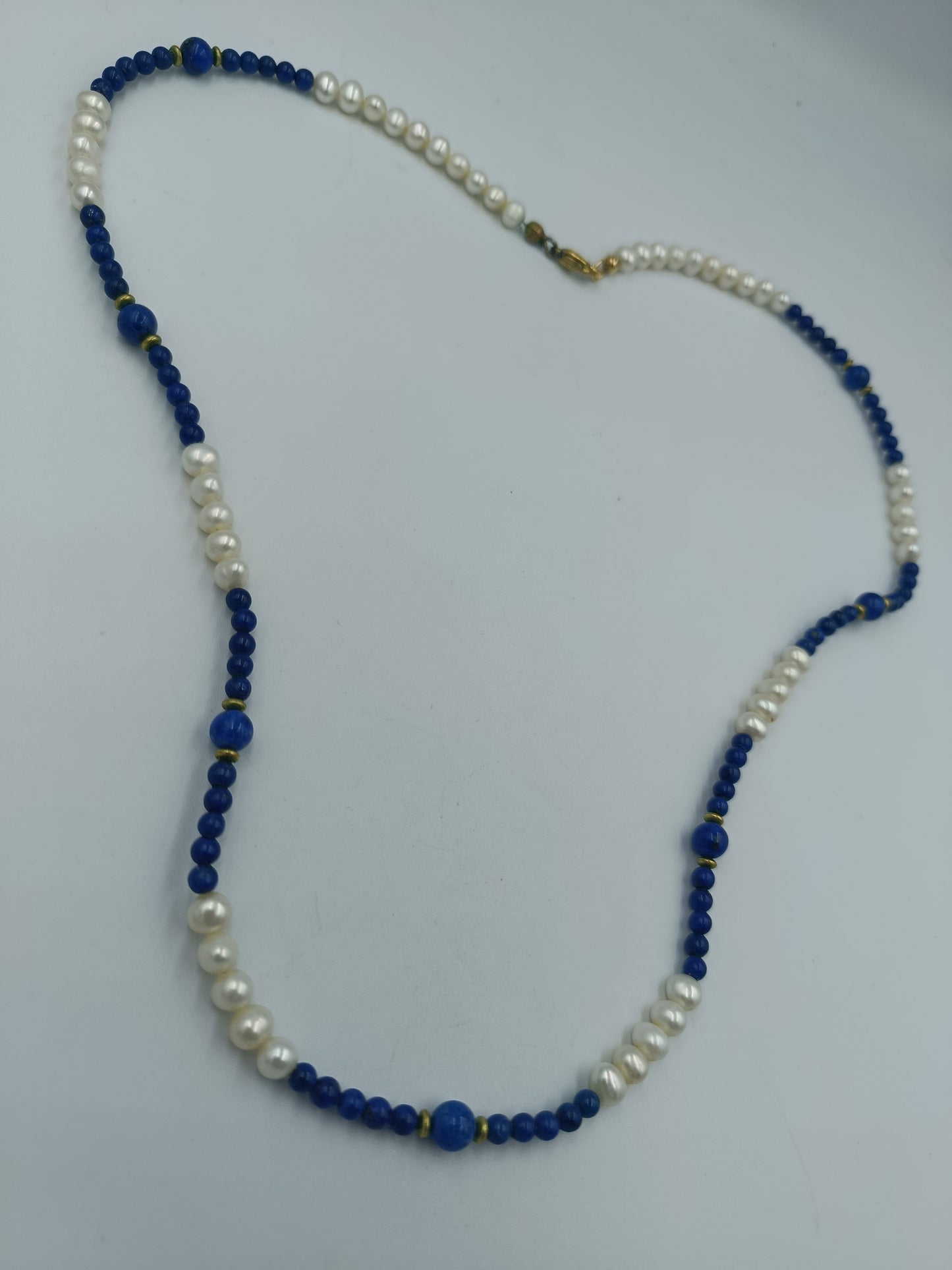 Perlenkette mit Lapislazuli-Elementen