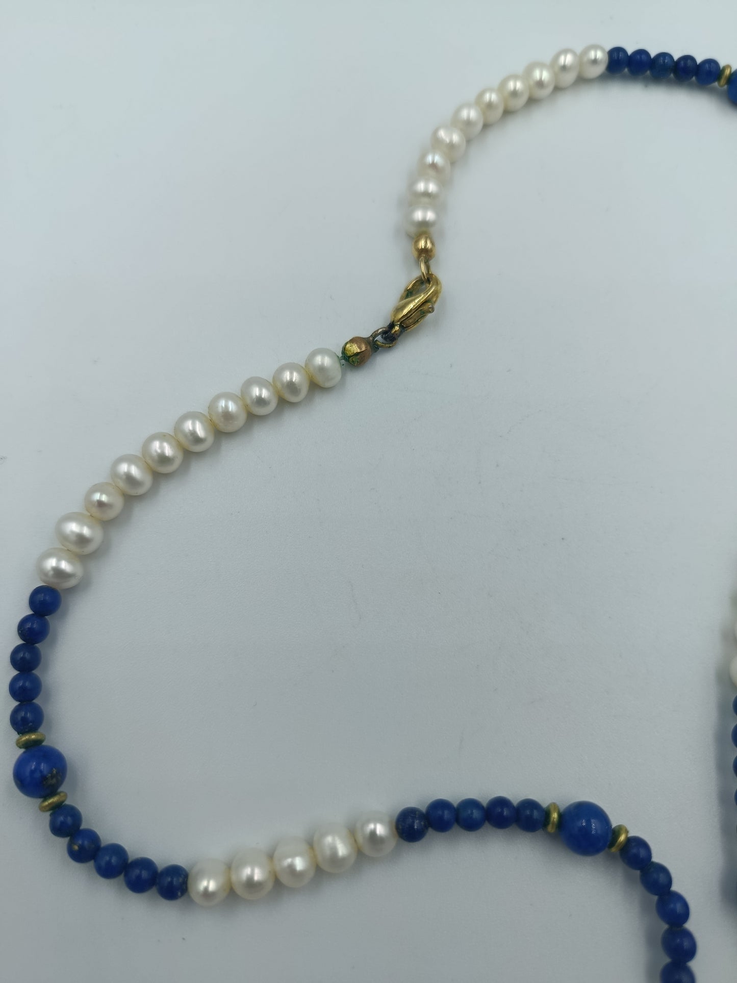 Perlenkette mit Lapislazuli-Elementen