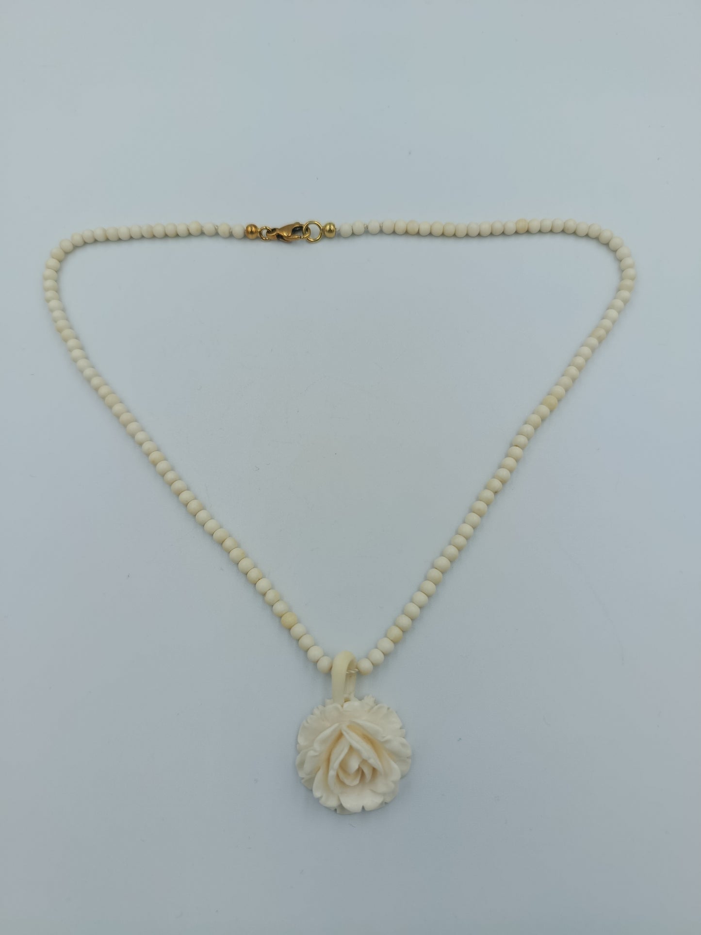 Halskette mit Rosenanhänger & 585er vergoldetem Verschluss