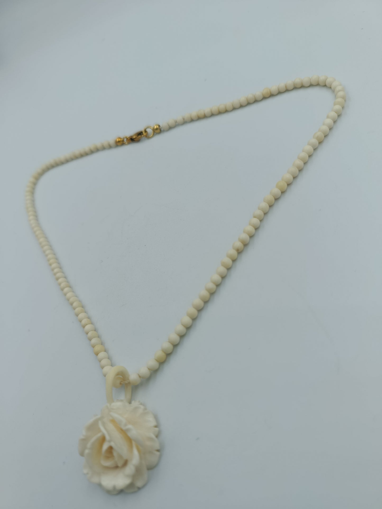 Halskette mit Rosenanhänger & 585er vergoldetem Verschluss