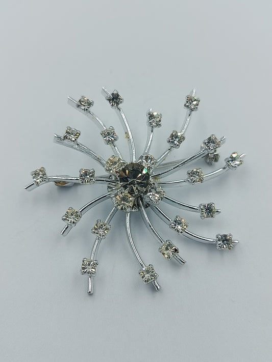 Strahlenförmige Vintage-Brosche in Silberoptik mit Strass
