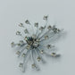 Strahlenförmige Vintage-Brosche in Silberoptik mit Strass