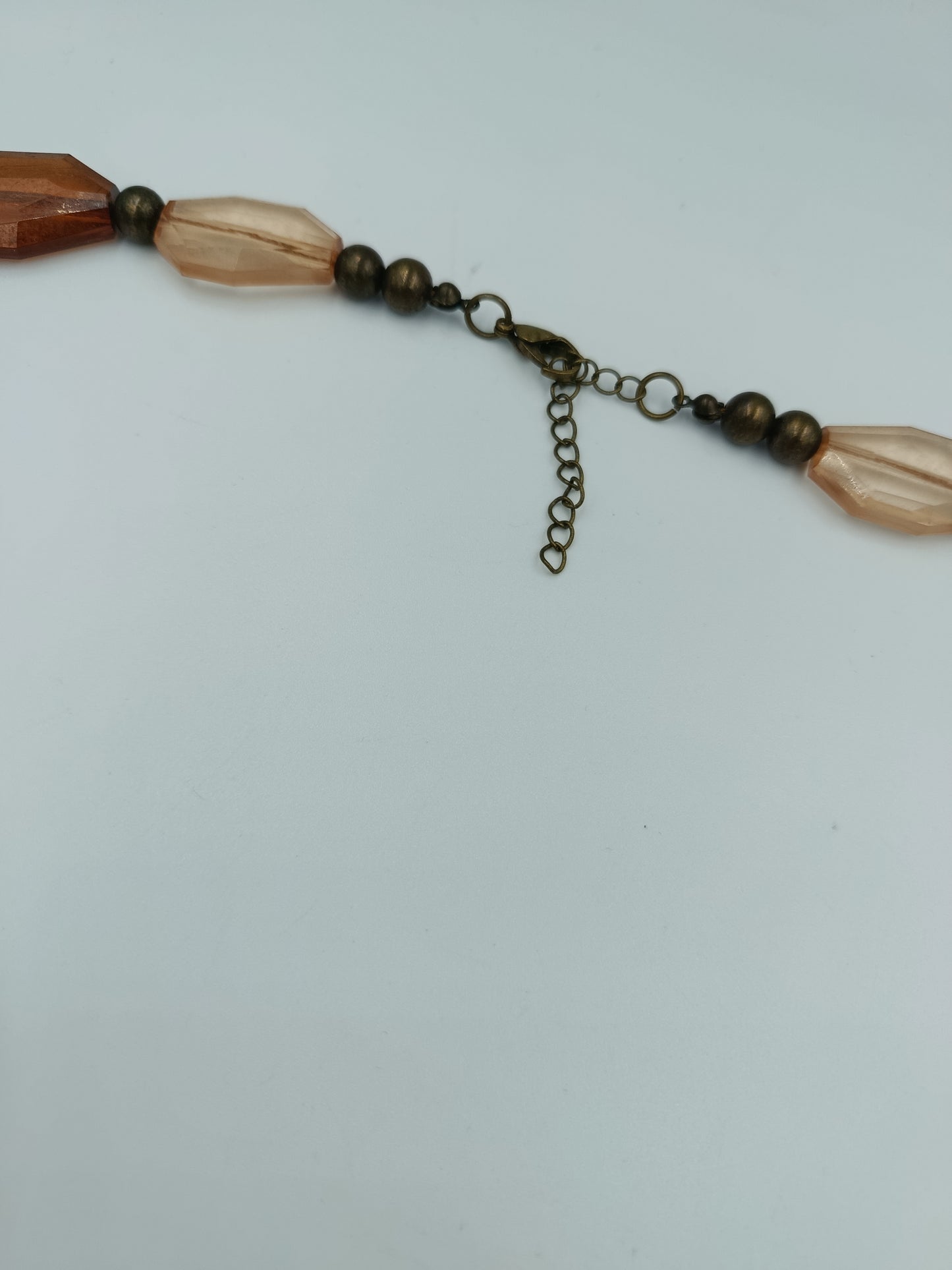 Lange Statement-Kette mit Glas- und Musterperlen