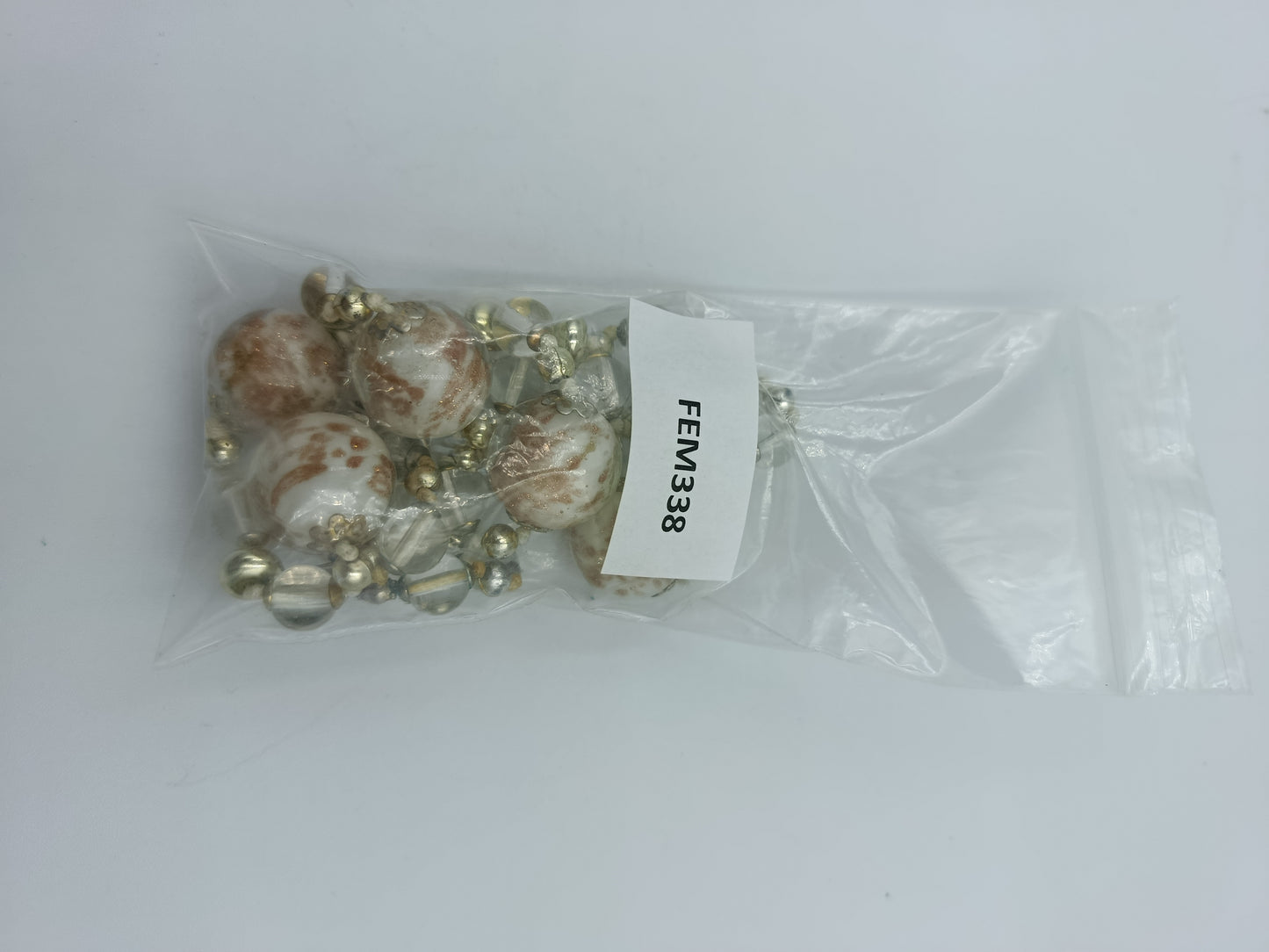 Glasperlenkette mit marmorierten Akzentperlen