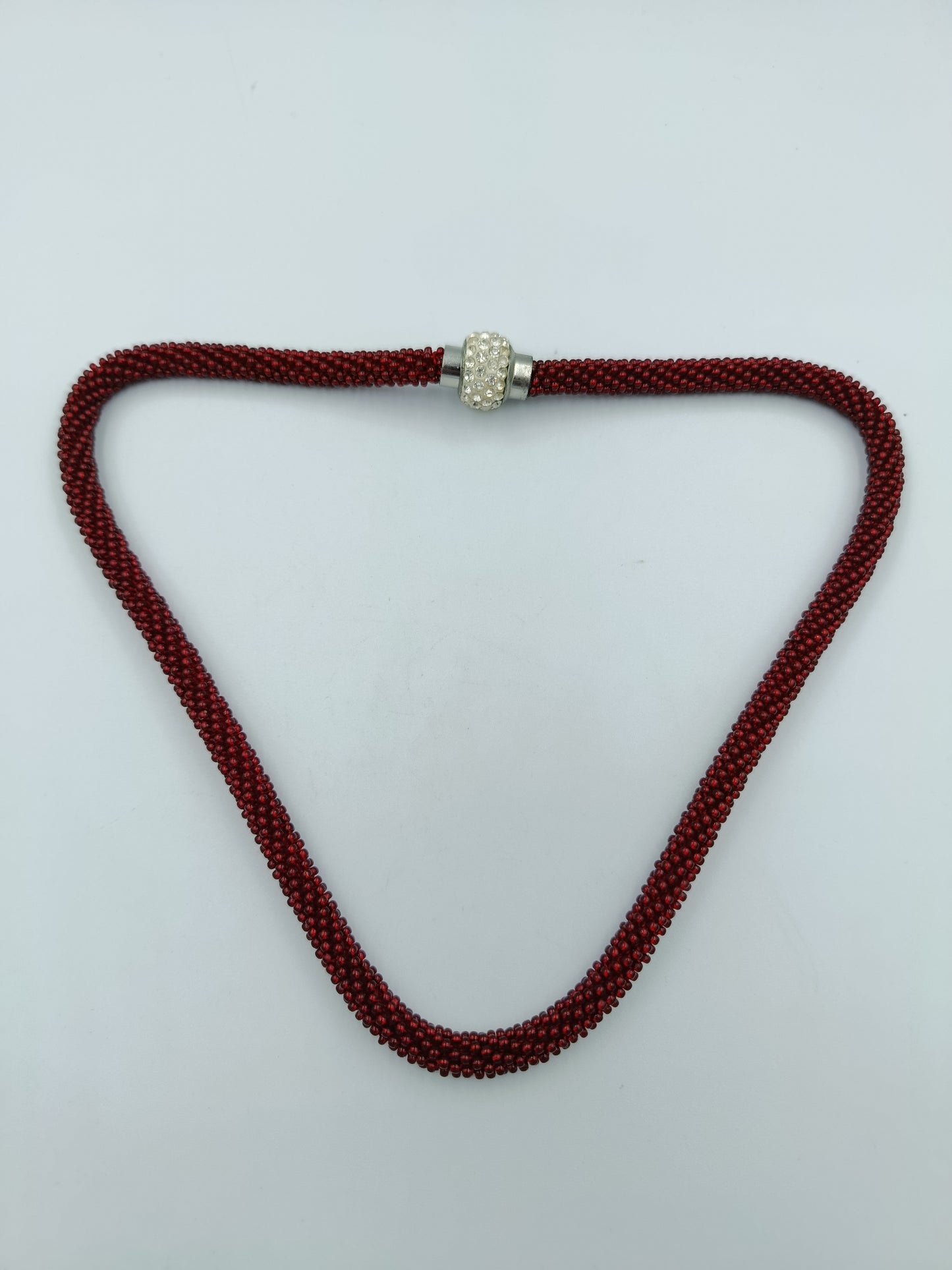 Rote Kette mit Strass-Magnetverschluss