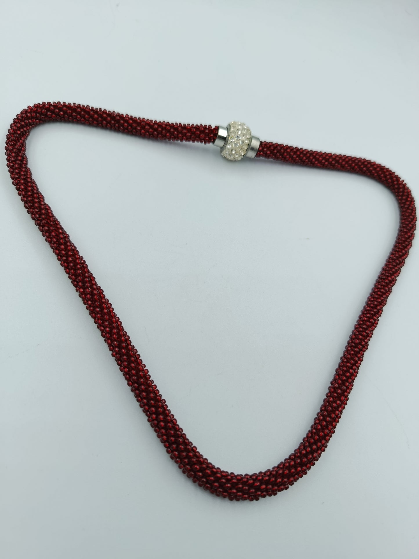 Rote Kette mit Strass-Magnetverschluss