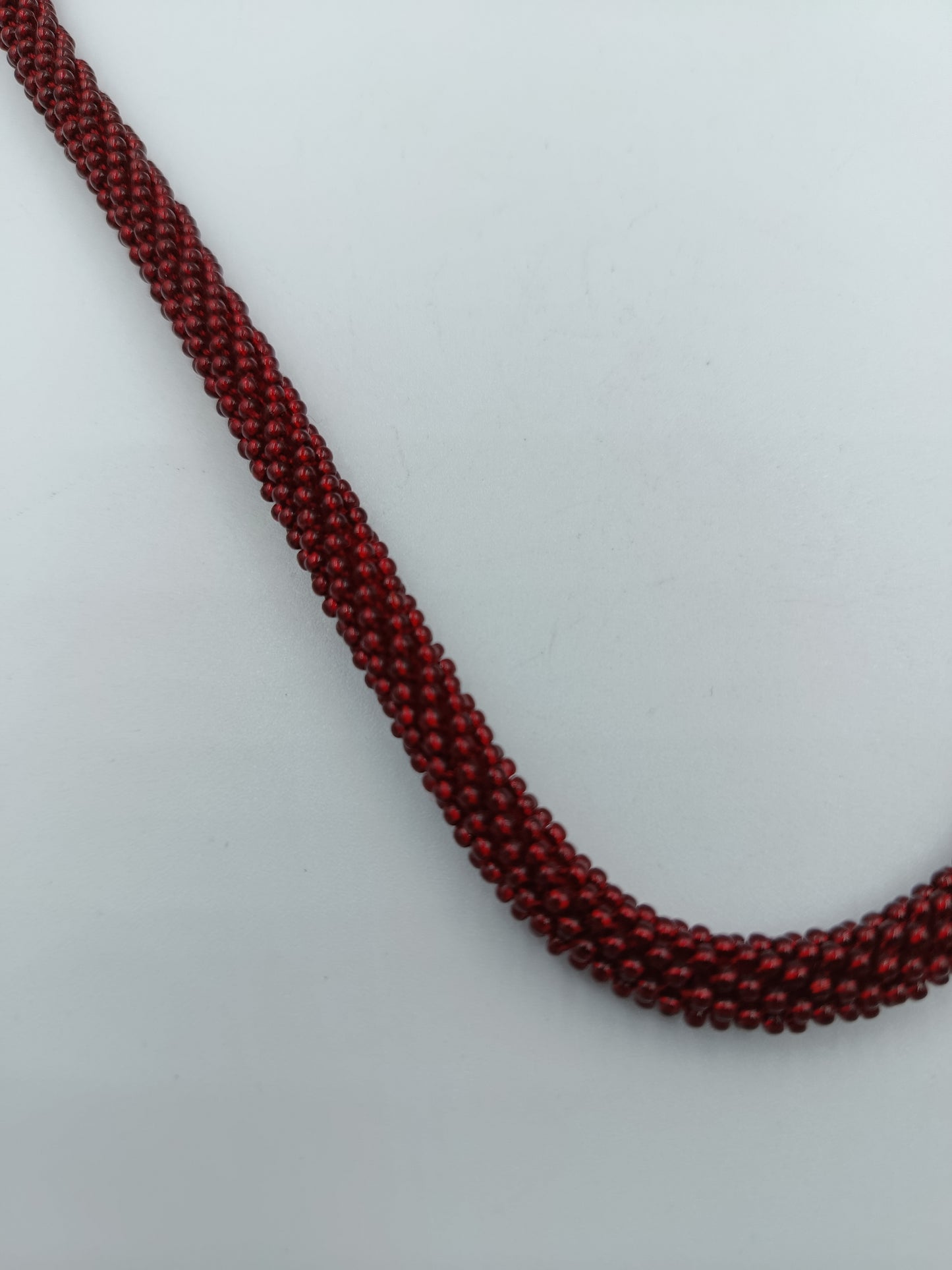 Rote Kette mit Strass-Magnetverschluss